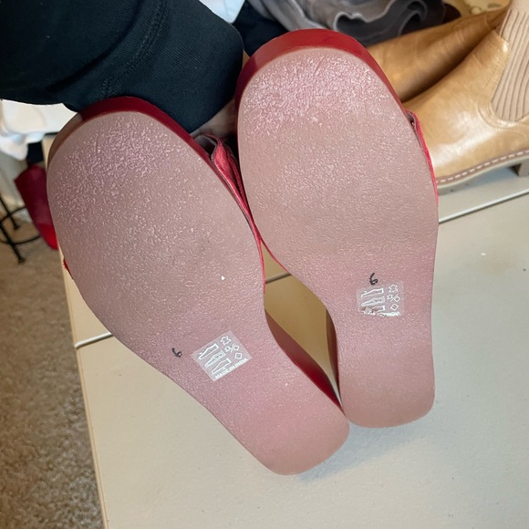 Free People Westtown Slide Clogs size 38 in Gently used condition in Red - Picture 6 of 9